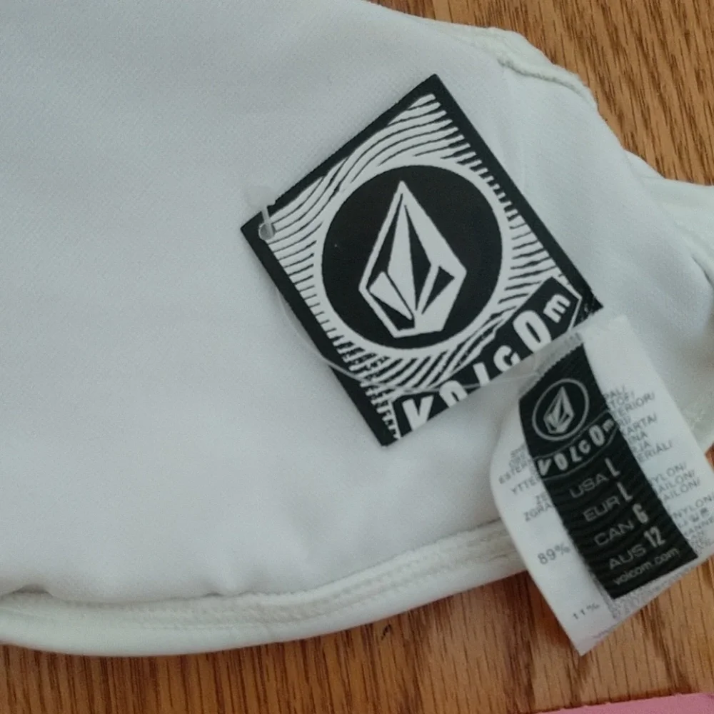 #19 VOLCOM SIGNATURE Grometed Bandeau Top & String Bottom bikini NWT - Picture 7 of 8